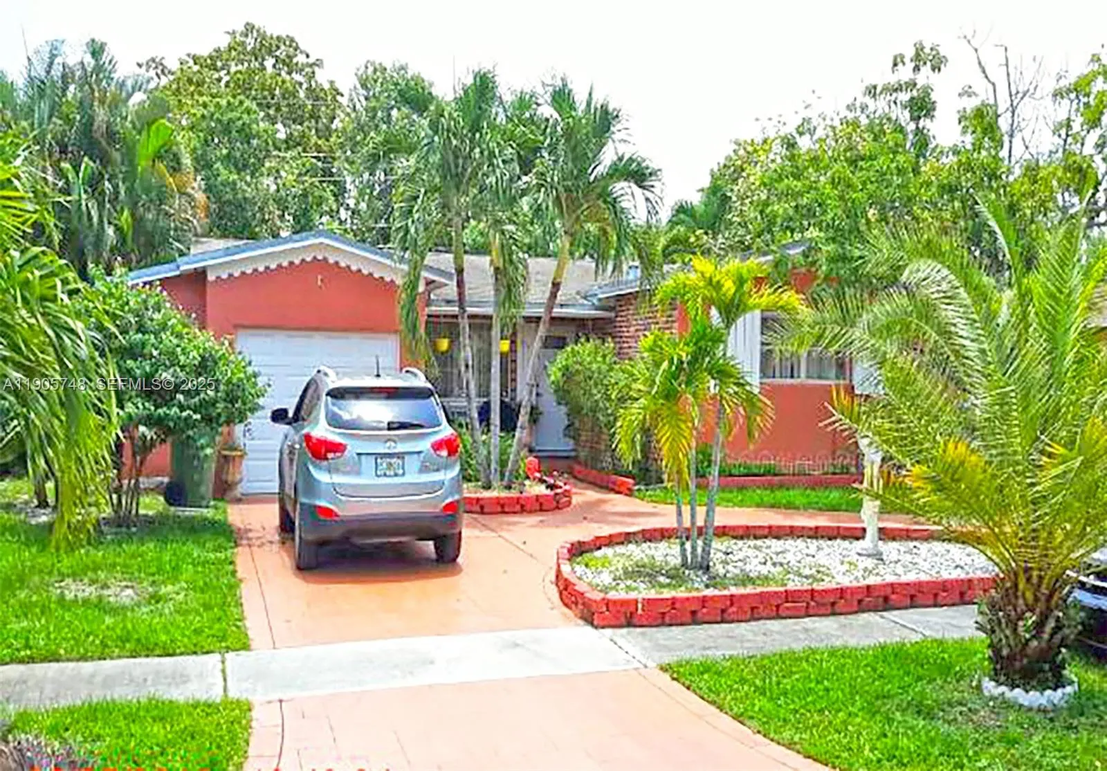 Foto de propiedad en 631 SW 69th Avenue, Pembroke Pines, FL 33023 Pembroke Pines con MLS# 