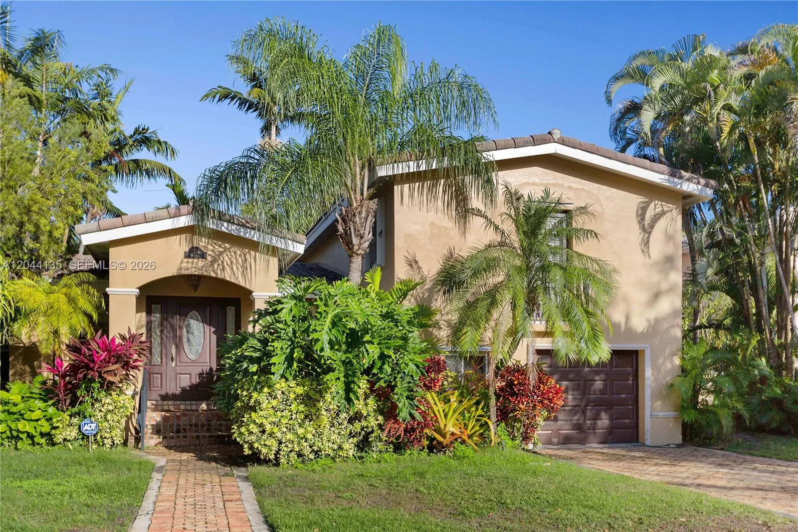 Foto de propiedad en 6315 Maynada Street, Coral Gables, FL 33146 Coral Gables con MLS# 