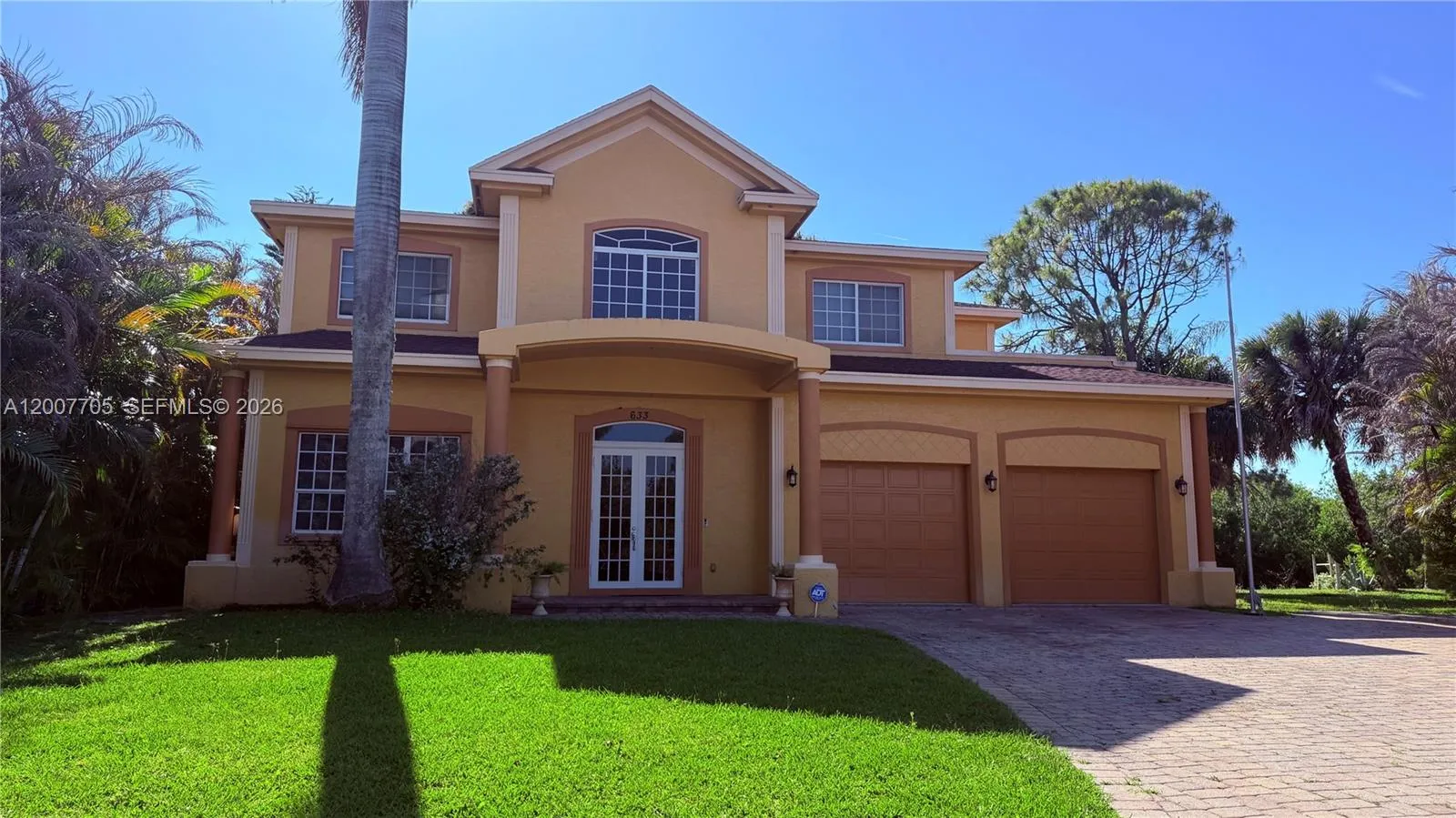 Foto de propiedad en 633 SW Jada Road, Port St. Lucie, FL 34953 Port St. Lucie con MLS# 