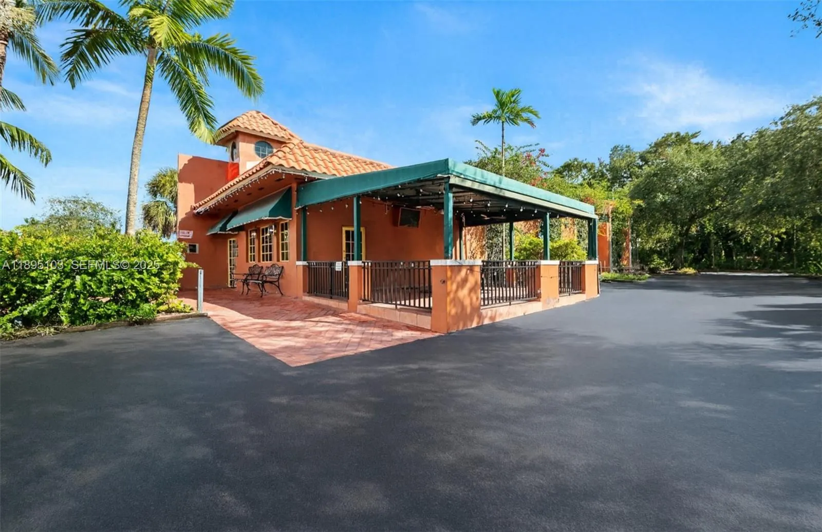 Foto de propiedad en 6330 Miramar Parkway, Miramar, FL 33023 Miramar con MLS# 
