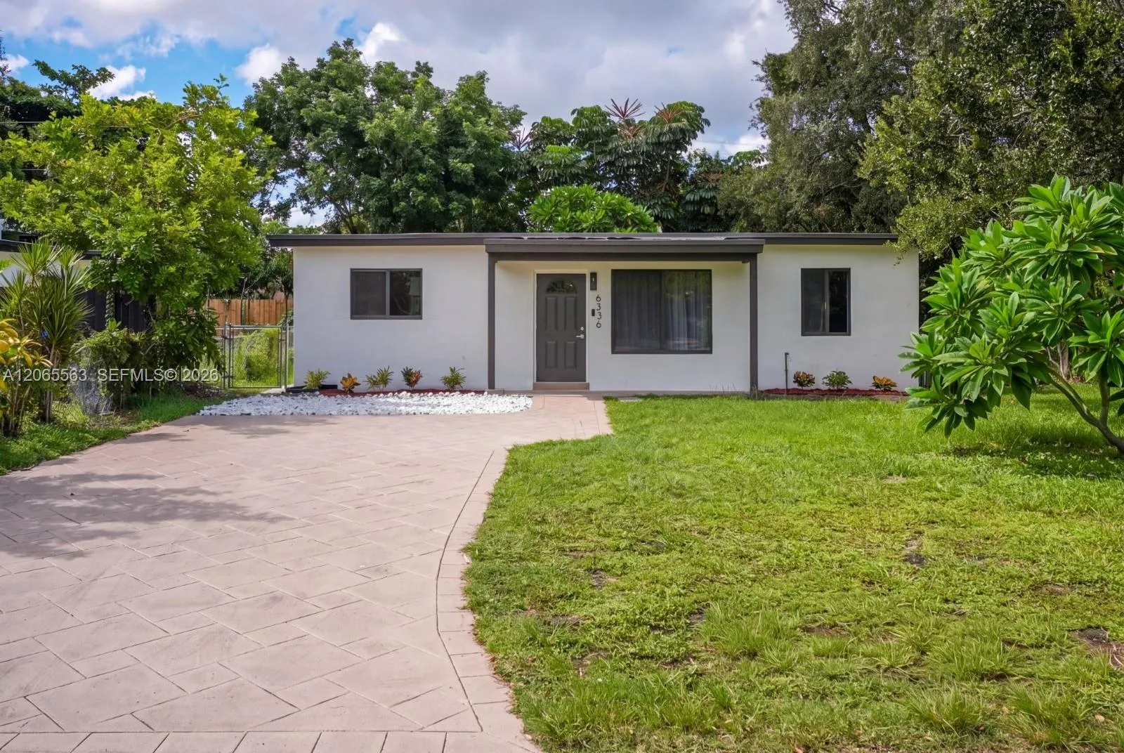 Foto de propiedad en 6336 Garfield Street, Hollywood, FL 33024 Hollywood con MLS# 
