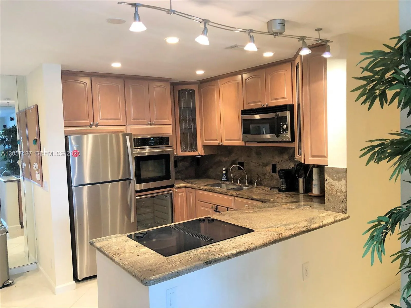 Foto de propiedad en 6339 Bay Club Drive 2, Fort Lauderdale, FL 33308 Fort Lauderdale con MLS# 