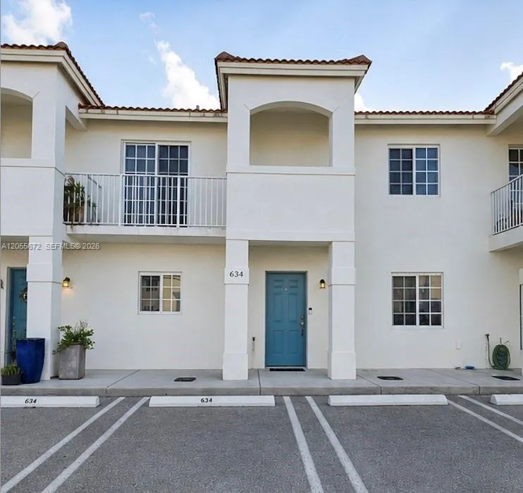 Foto de propiedad en 634 SW 2nd Place, Florida City, FL 33034 Florida City con MLS# 