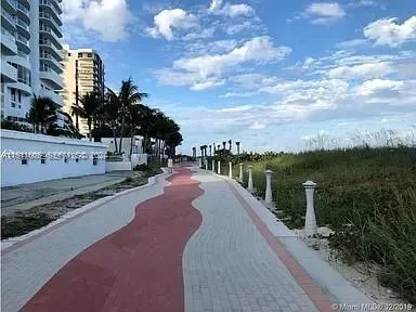 Foto de propiedad en 6345 Collins 732, Miami Beach, FL 33141 Miami Beach con MLS# 