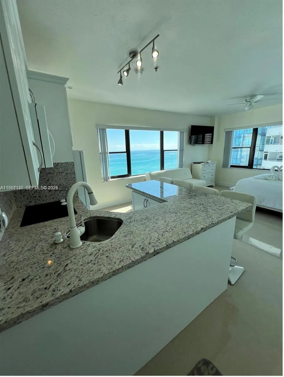 Foto de propiedad en 6345 Collins Avenue 908, Miami Beach, FL 33141 Miami Beach con MLS# 