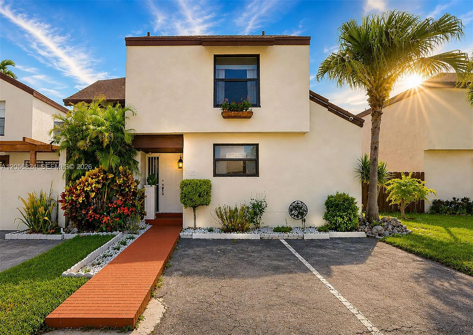 Foto de propiedad en 635 NW 97th Place, Miami, FL 33172 Miami con MLS# 