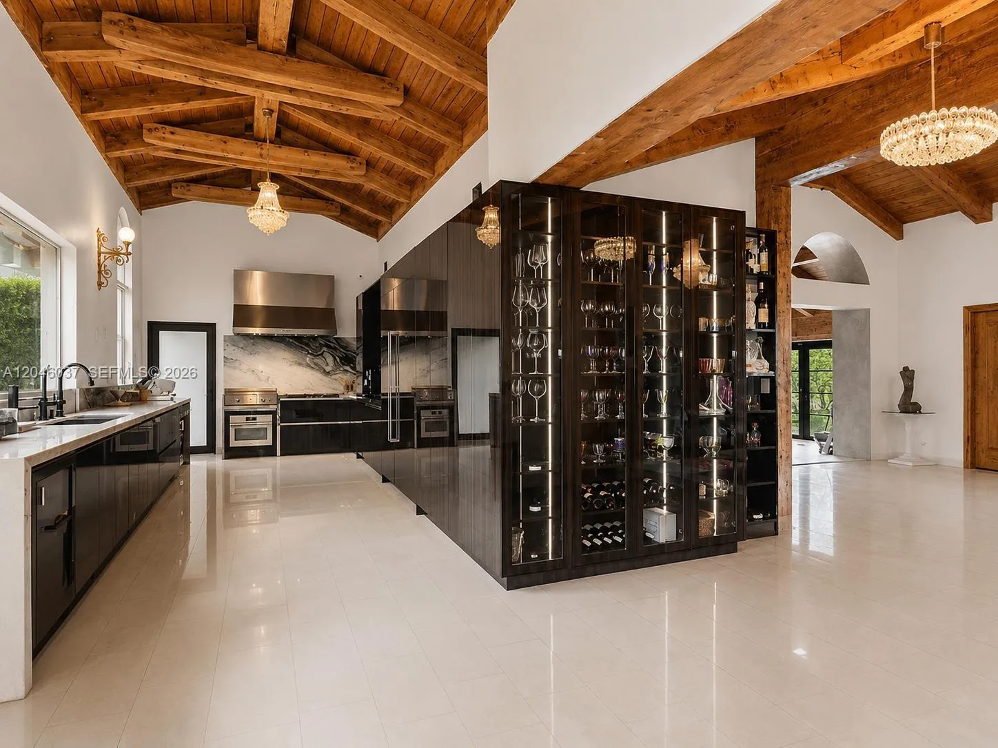 Foto de propiedad en 6350 Pinetree Drive, Miami Beach, FL 33141 Miami Beach con MLS# 