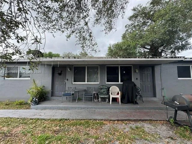 Foto de propiedad en 6351 Hayes Street, Hollywood, FL 33024 Hollywood con MLS# 