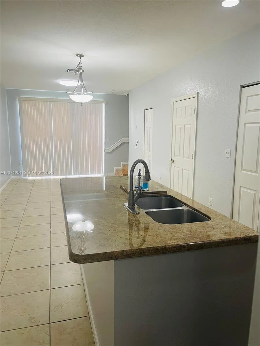 Foto de propiedad en 6364 Landings Way, Tamarac, FL 33321 Tamarac con MLS# 