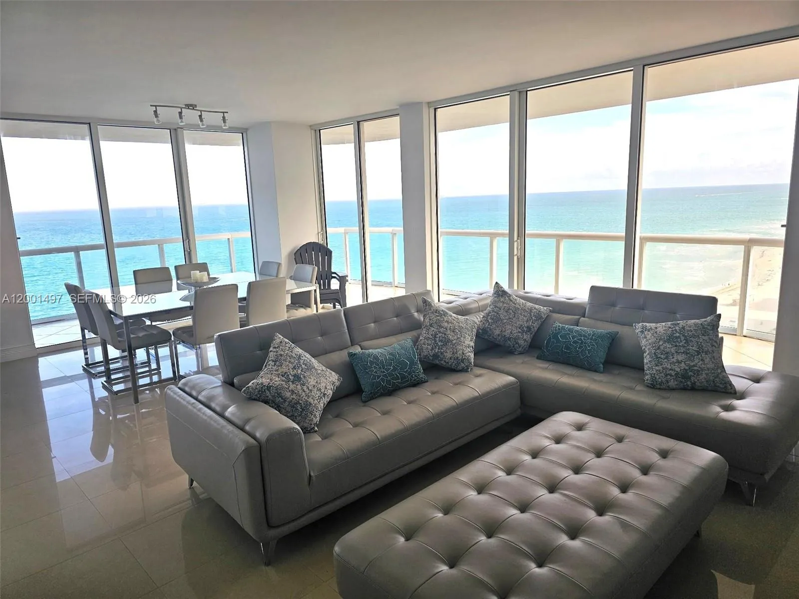 Foto de propiedad en 6365 Collins Avenue 1703, Miami Beach, FL 33141 Miami Beach con MLS# 