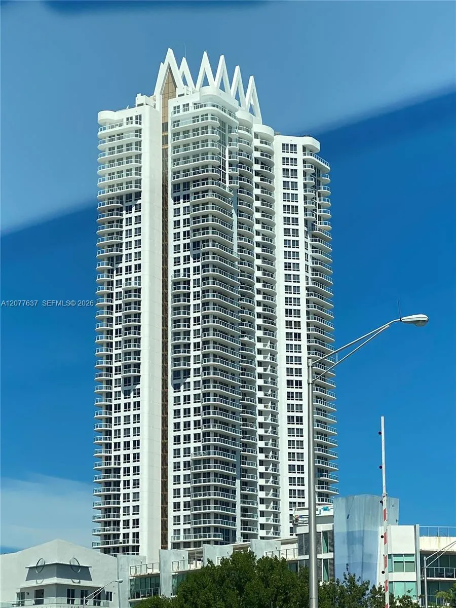 Foto de propiedad en 6365 Collins Avenue 2005, Miami Beach, FL 33141 Miami Beach con MLS# 