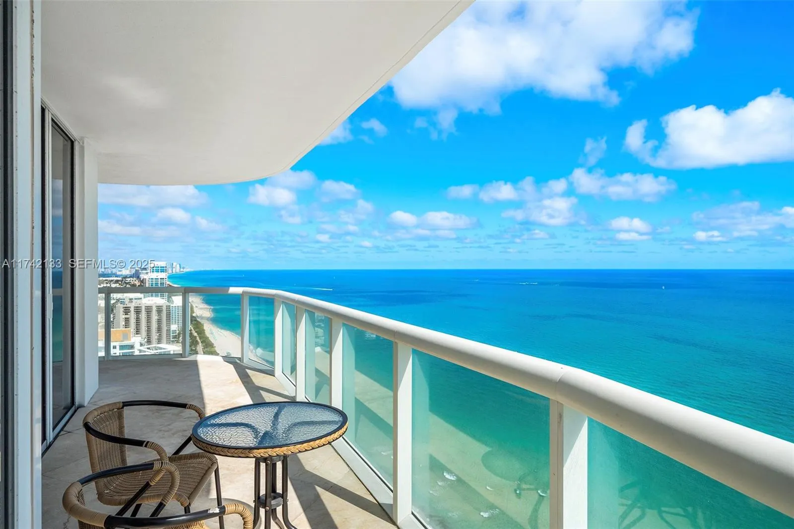 Foto de propiedad en 6365 Collins Avenue 3801, Miami Beach, FL 33141 Miami Beach con MLS# 