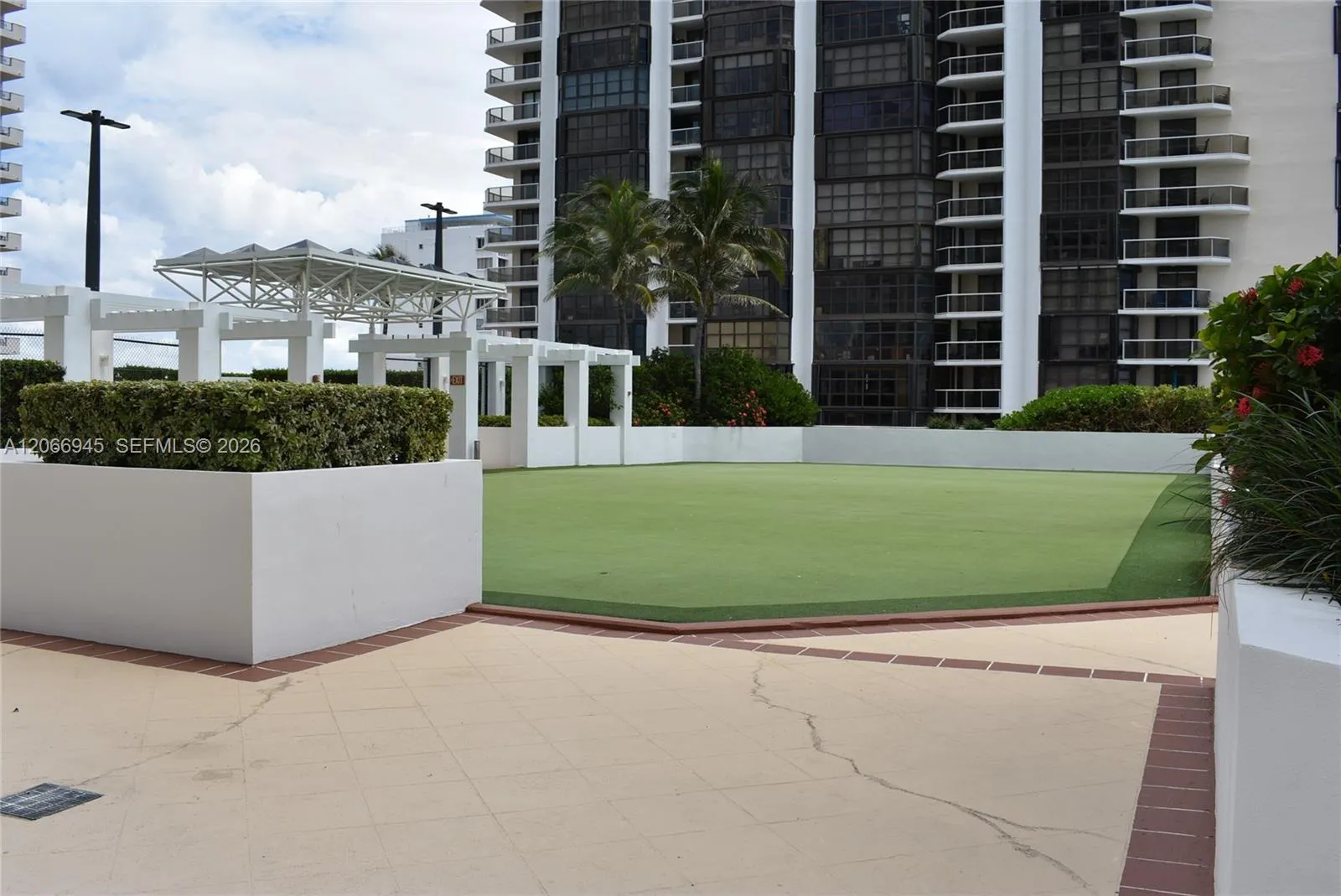Foto de propiedad en 6365 Collins Avenue 3804, Miami Beach, FL 33141 Miami Beach con MLS# 