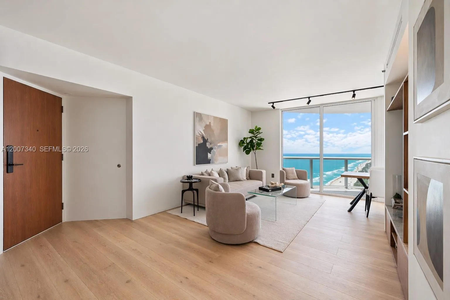 Foto de propiedad en 6365 Collins Avenue 3904, Miami Beach, FL 33141 Miami Beach con MLS# 
