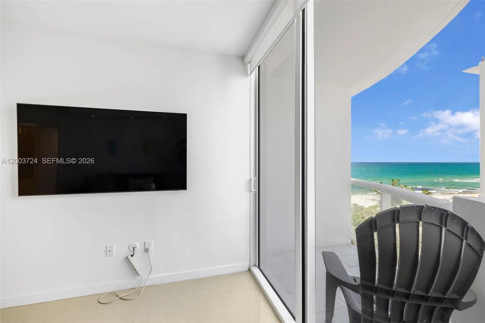 Foto de propiedad en 6365 Collins Avenue 805, Miami Beach, FL 33141 Miami Beach con MLS# 