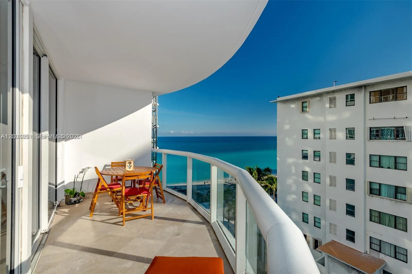 Foto de propiedad en 6365 Collins Avenue 906, Miami Beach, FL 33141 Miami Beach con MLS# 