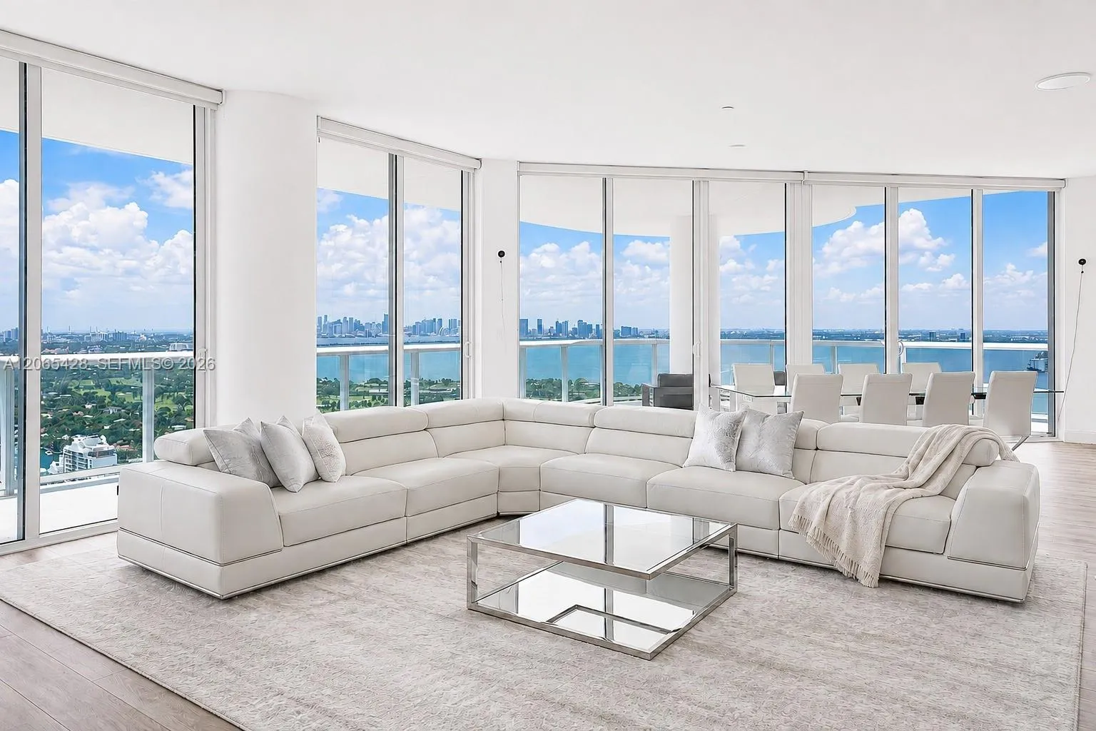 Foto de propiedad en 6365 Collins Avenue TS-07, Miami Beach, FL 33141 Miami Beach con MLS# 
