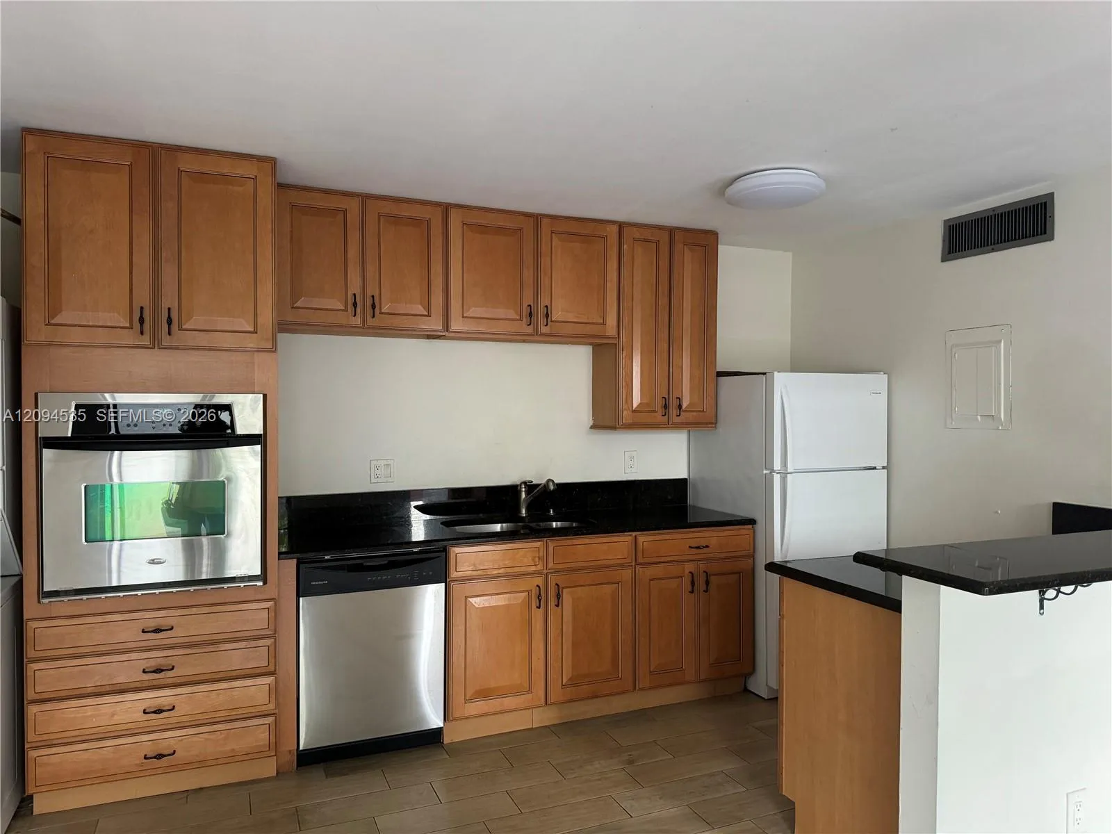 En Renta 637 Executive Center Drive N103, West Palm Beach, FL 33401, West Palm Beach, FL 33401
