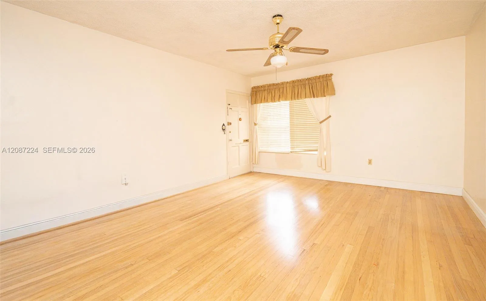 Foto de propiedad en 637 SW 11th Street 6W, Miami, FL 33129 Miami con MLS# 