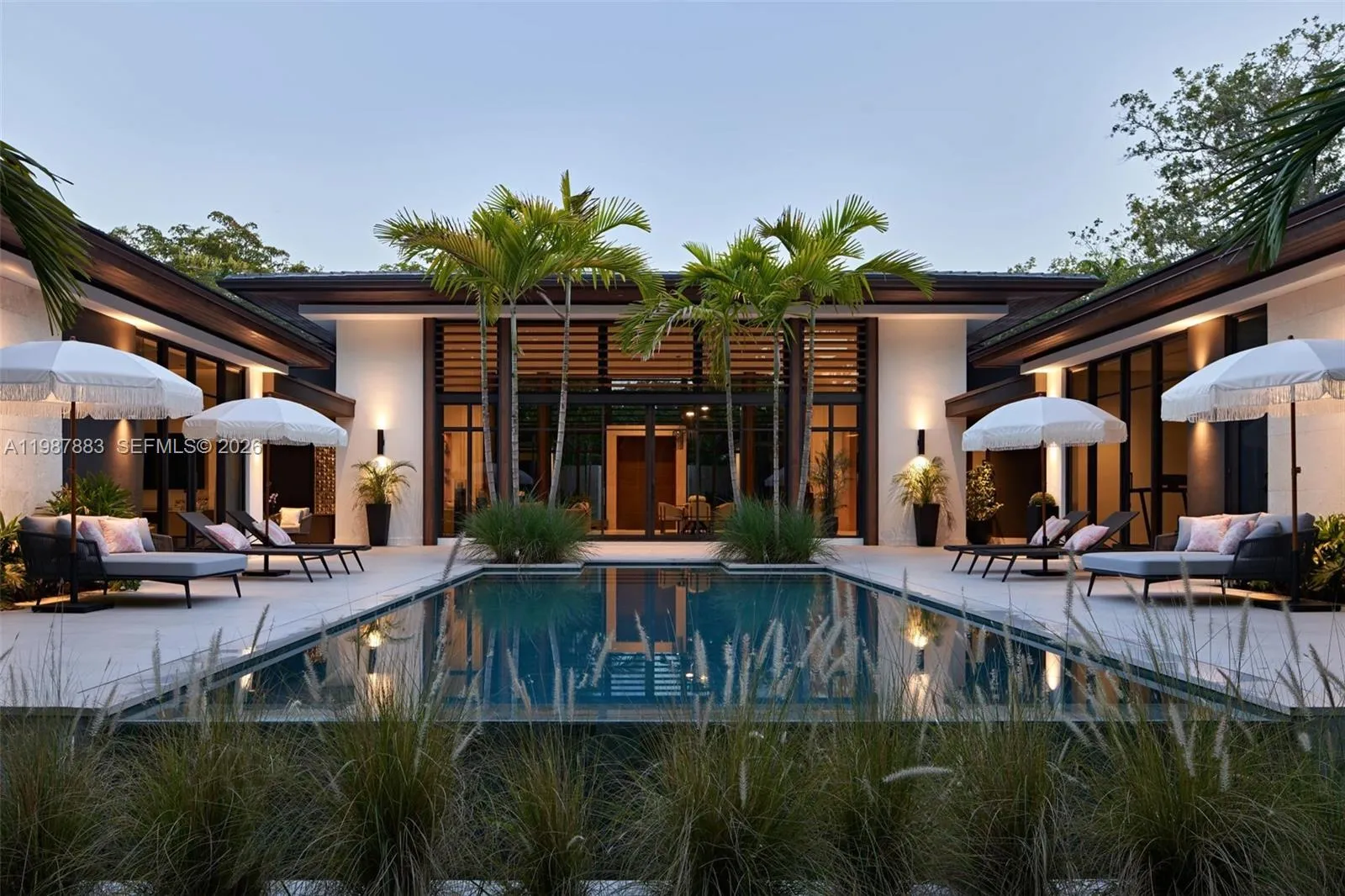 Foto de propiedad en 6371 SW 107th Street, Pinecrest, FL 33156 Pinecrest con MLS# 
