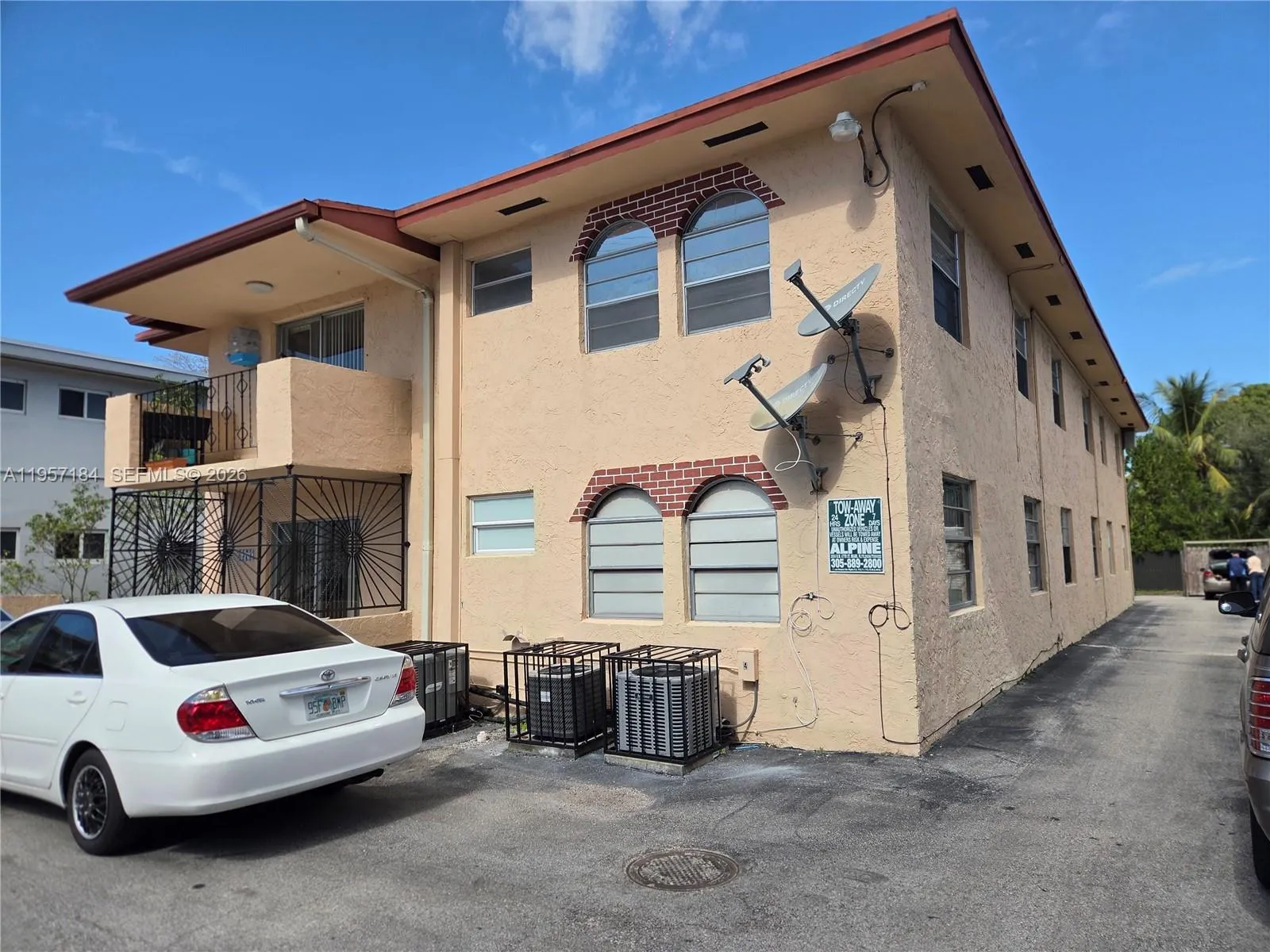 En Venta 6373 SW 8th Street, Miami, FL 33144, Miami, FL 33144