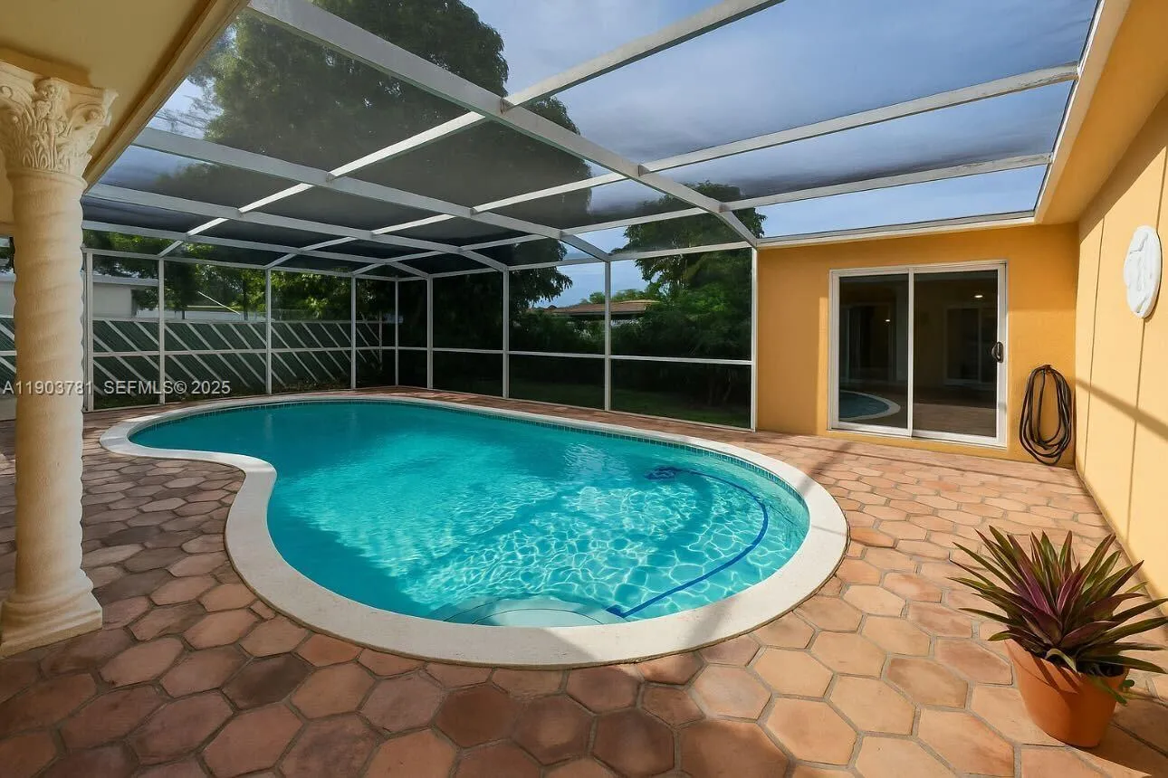 Foto de propiedad en 6391 SW 34th Street, Miramar, FL 33023 Miramar con MLS# 