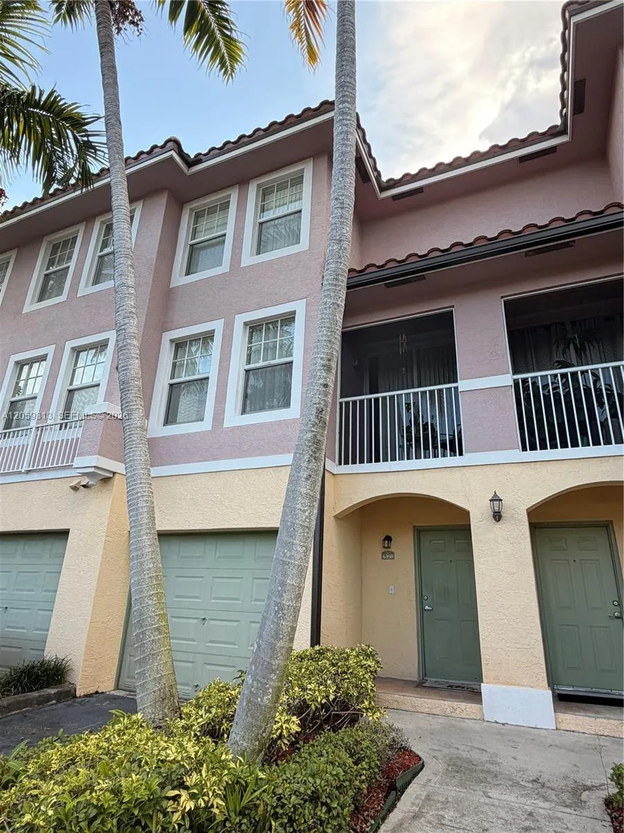 Foto de propiedad en 6398 W Sample Road 6398, Coral Springs, FL 33067 Coral Springs con MLS# 