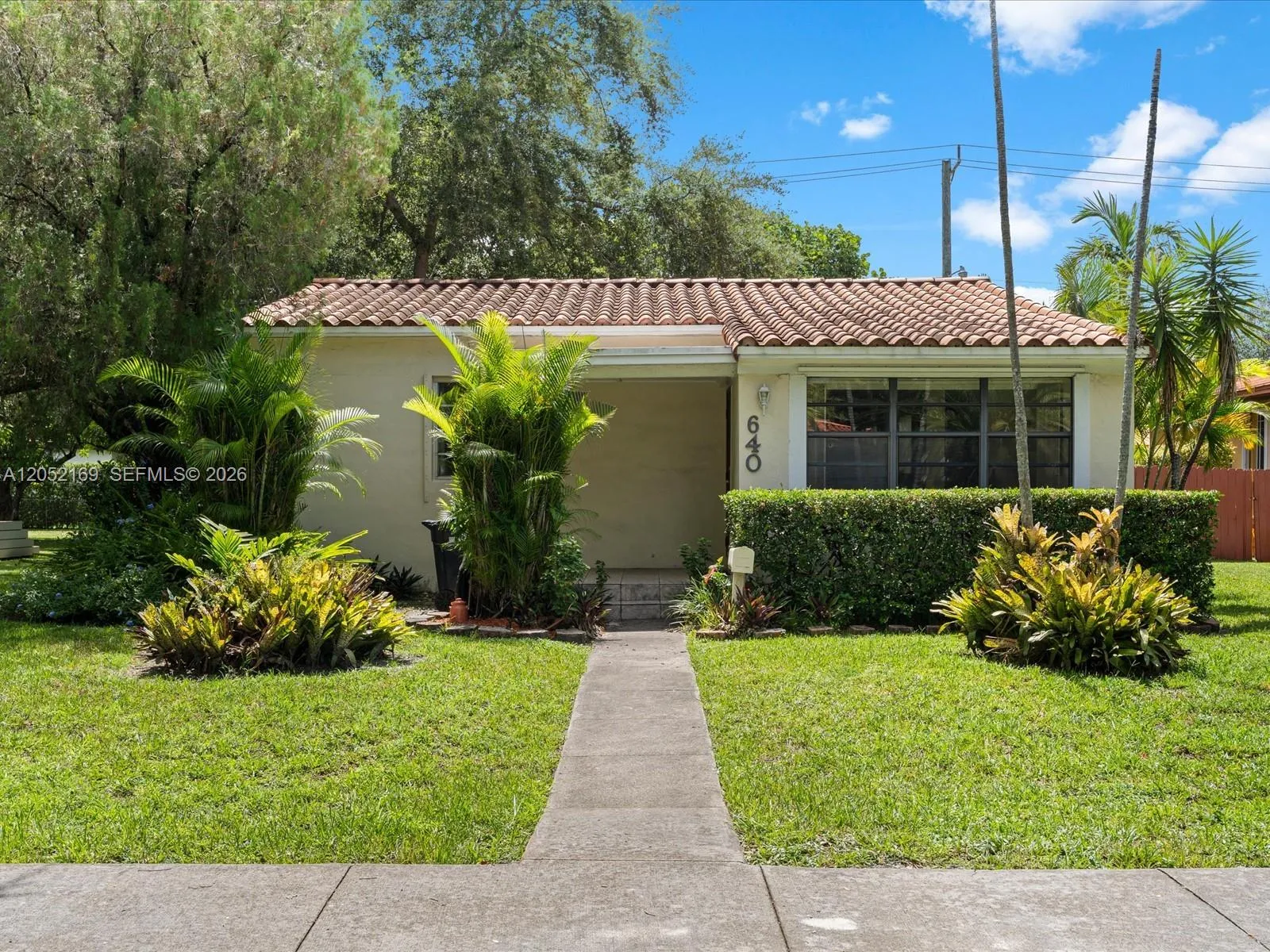 Foto de propiedad en 640 Cardinal Street, Miami Springs, FL 33166 Miami Springs con MLS# 