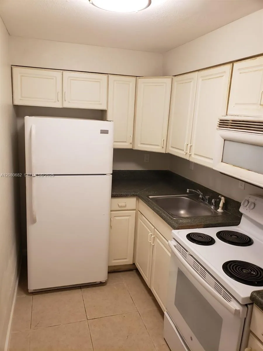 Foto de propiedad en 640 SW 9th Court 02, Pompano Beach, FL 33060 Pompano Beach con MLS# 