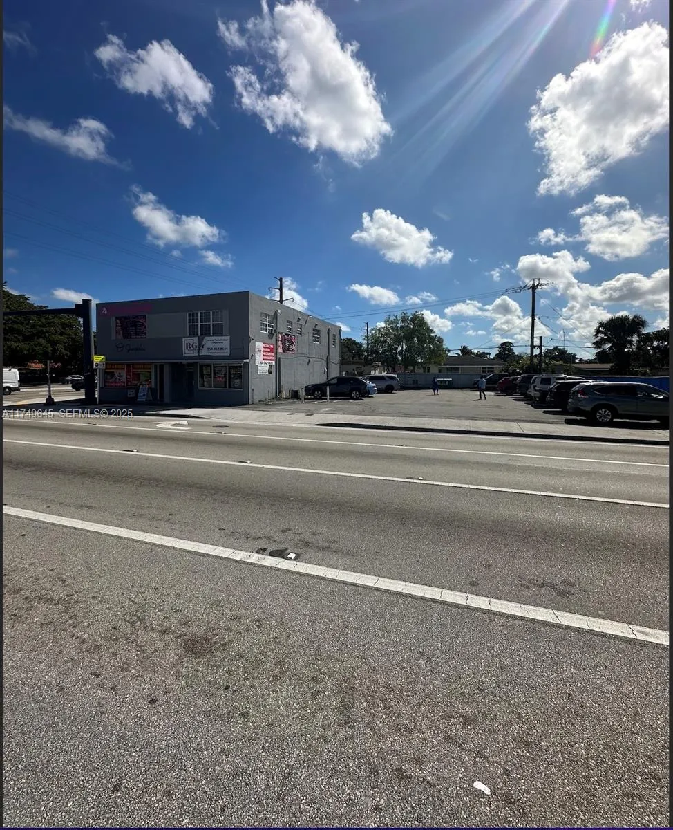 Foto de propiedad en 6400 & 6402 Pembroke Road, Miramar, FL 33023 Miramar con MLS# 