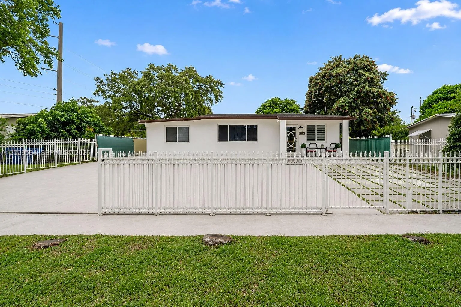 Foto de propiedad en 6404 Meade Street, Hollywood, FL 33024 Hollywood con MLS# 