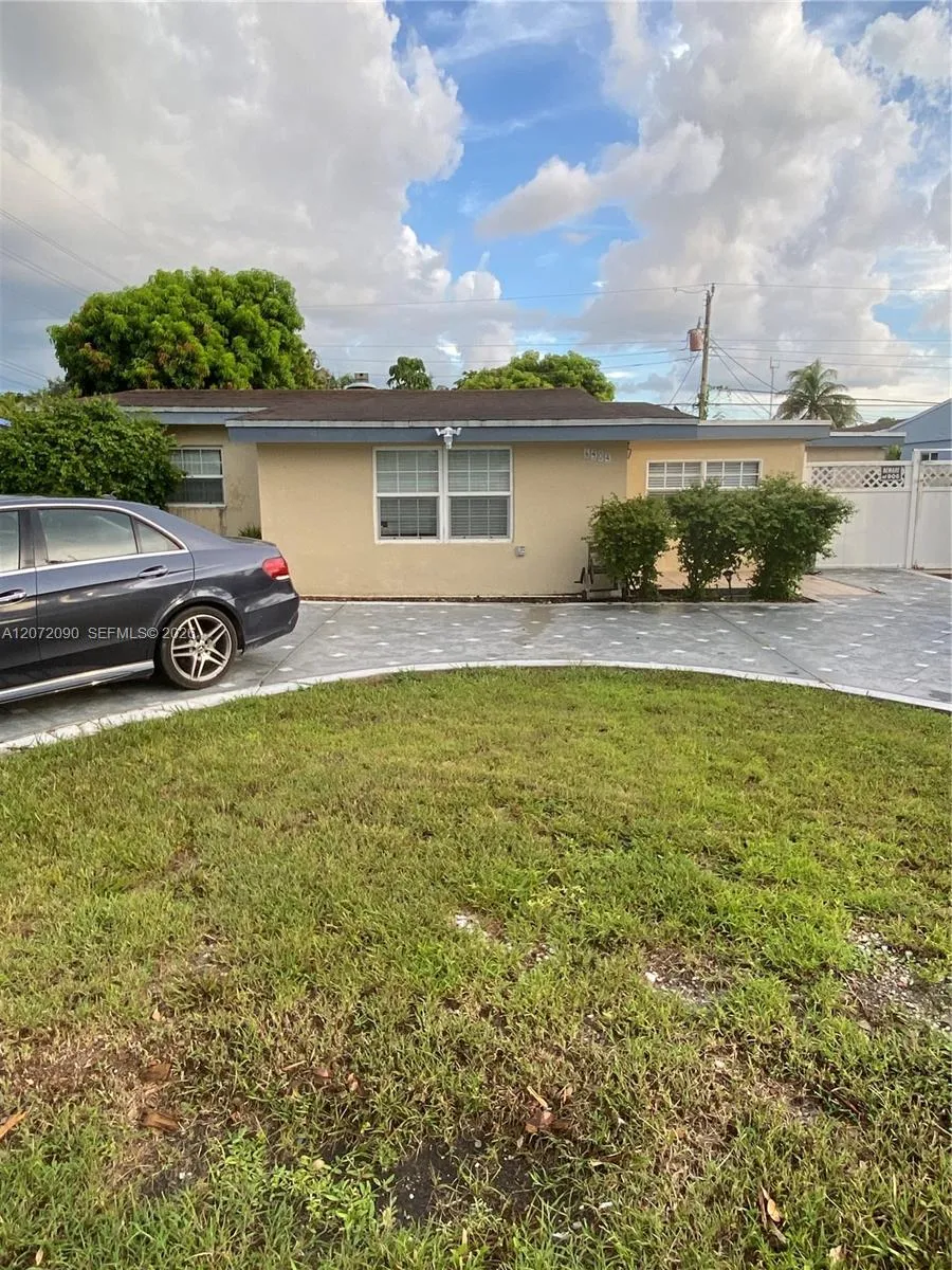 Foto de propiedad en 6404 SW 23rd Street 1, Miramar, FL 33023 Miramar con MLS# 