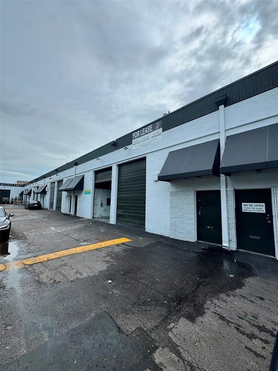 Foto de propiedad en 6409 NW 82nd Avenue 6423, Medley, FL 33166 Medley con MLS# 