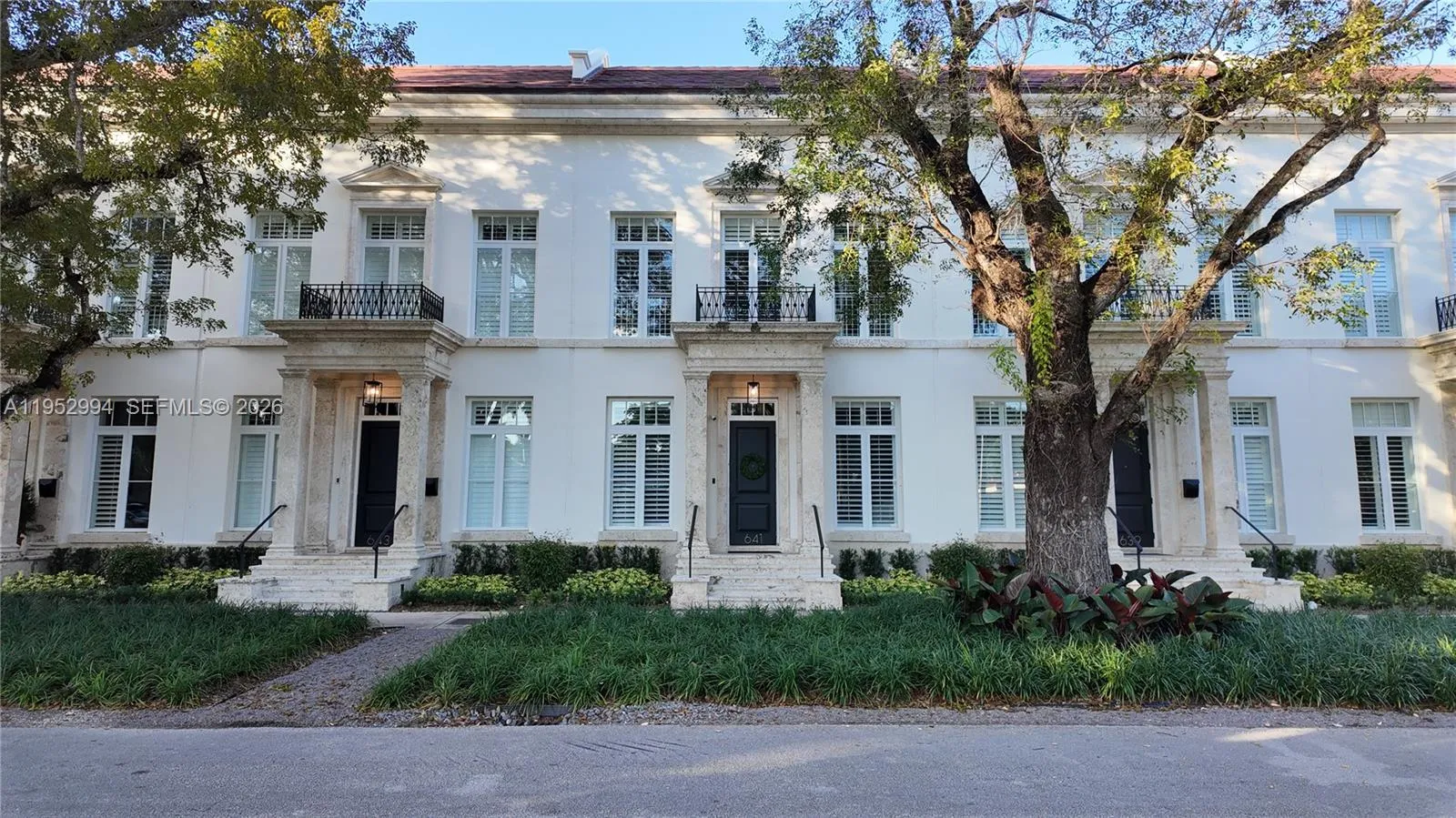 Foto de propiedad en 641 Almeria Avenue, Coral Gables, FL 33134 Coral Gables con MLS# 