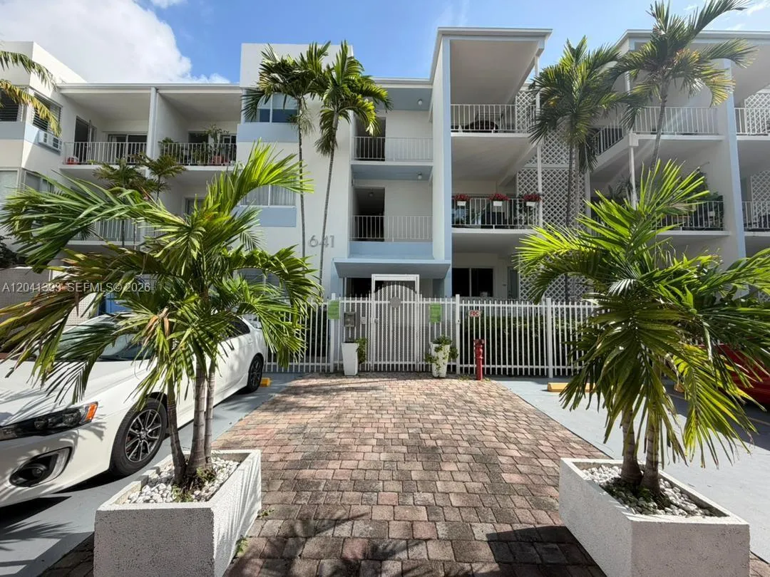Foto de propiedad en 641 Espanola Way 3, Miami Beach, FL 33139 Miami Beach con MLS# 
