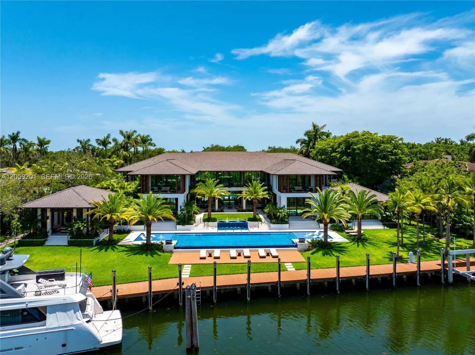 Foto de propiedad en 641 Leucadendra Drive, Coral Gables, FL 33156 Coral Gables con MLS# 