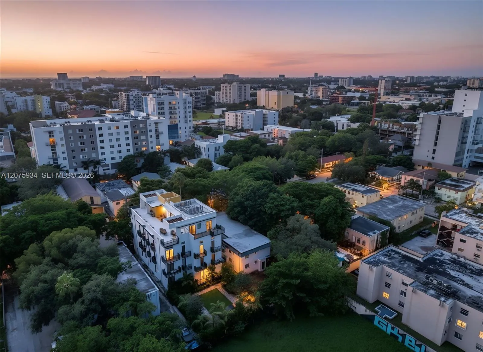 Foto de propiedad en 641 NW 2nd Street, Miami, FL 33128 Miami con MLS# 