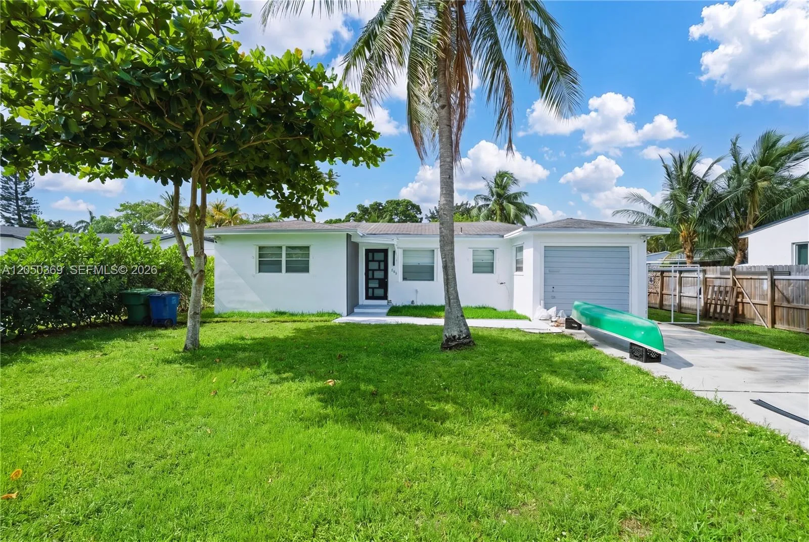 Foto de propiedad en 641 SW 6th Street, Hallandale Beach, FL 33009 Hallandale Beach con MLS# 