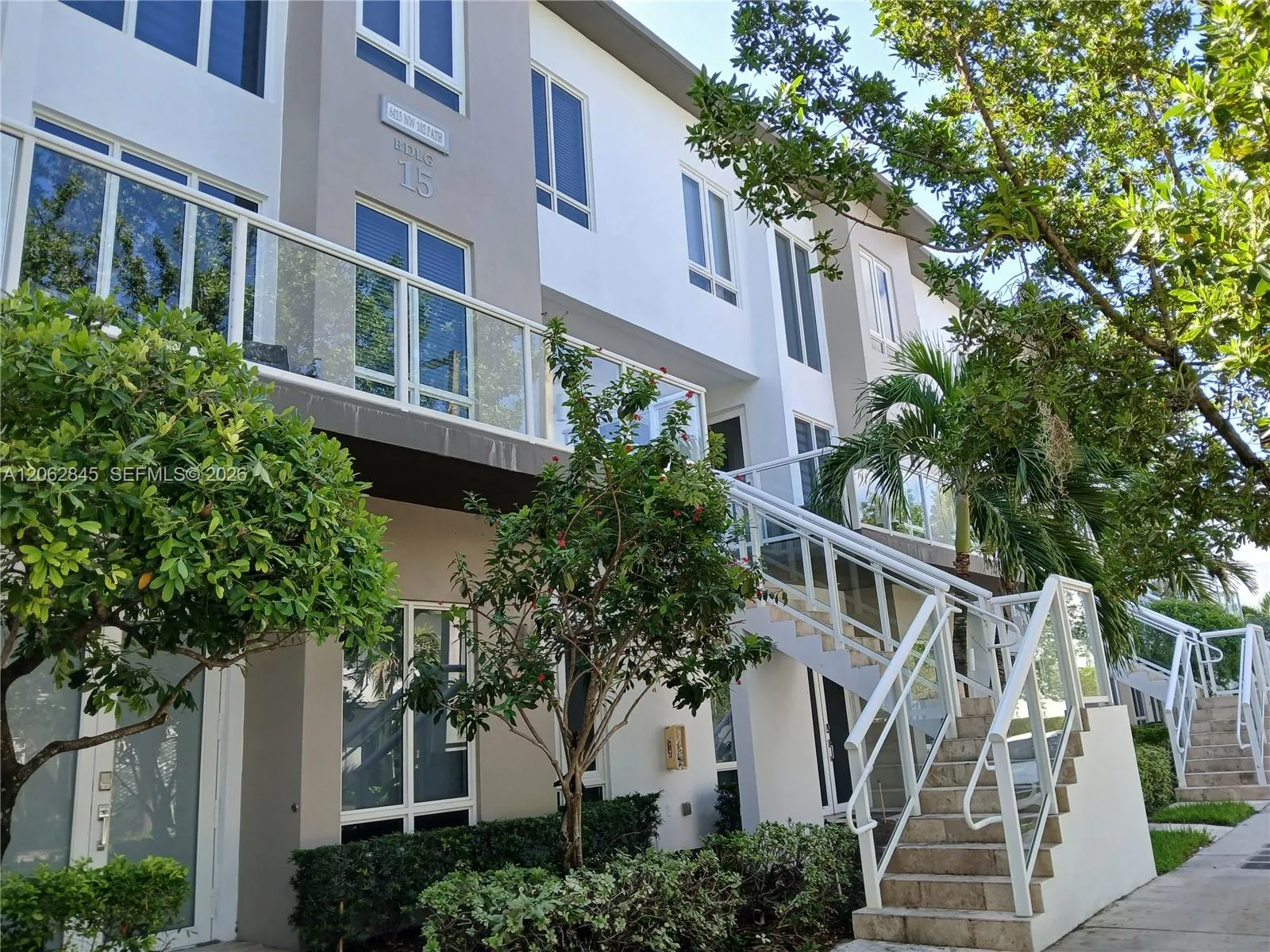 Foto de propiedad en 6415 NW 102nd Path 208, Doral, FL 33178 Doral con MLS# 