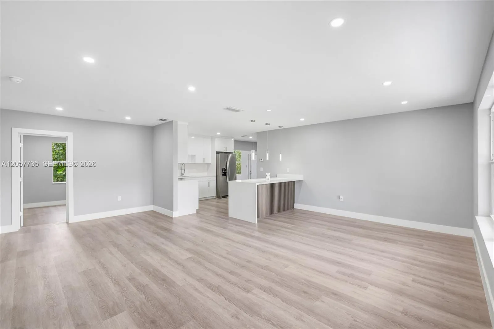 Foto de propiedad en 6420 NW 26th Street, Sunrise, FL 33313 Sunrise con MLS# 