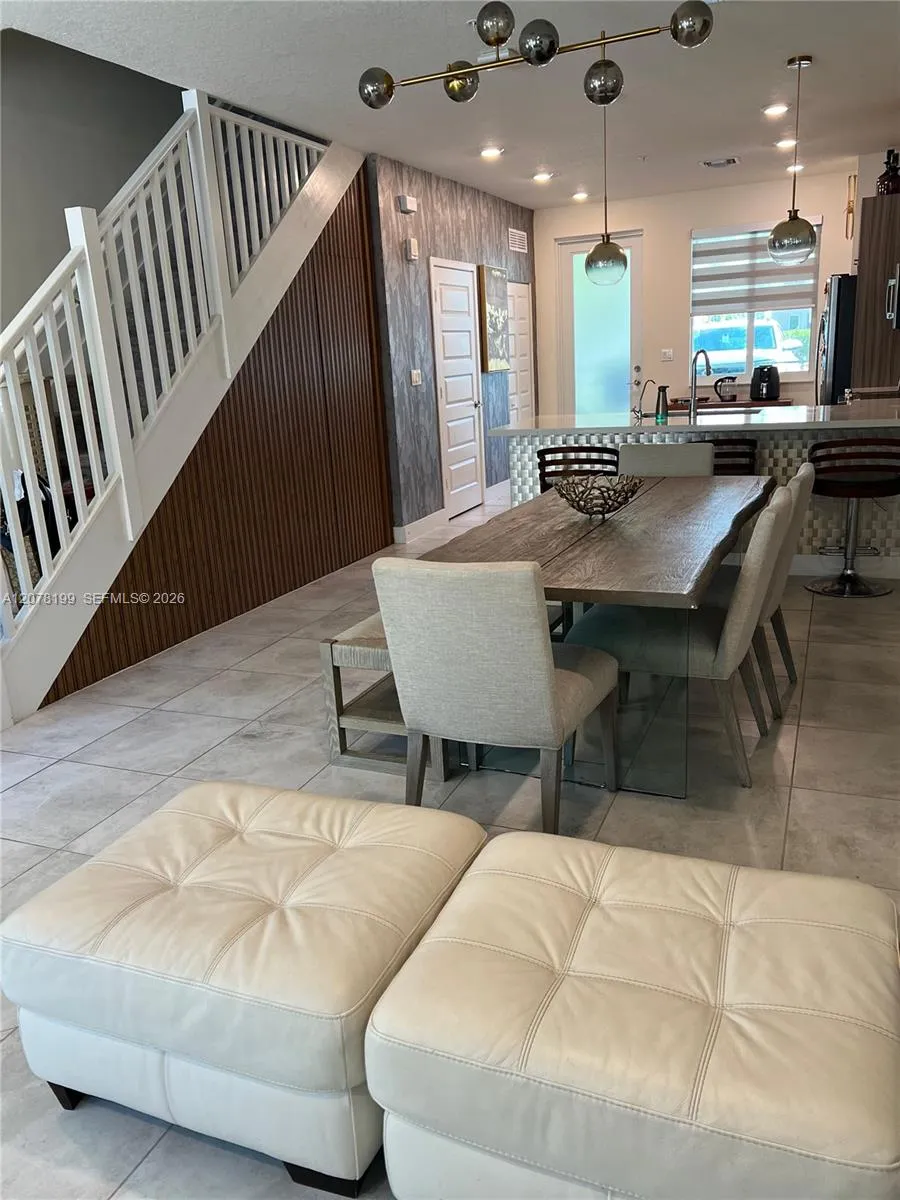 En Venta 6421 NW 102nd Path 101, Doral, FL 33178, Doral, FL 33178
