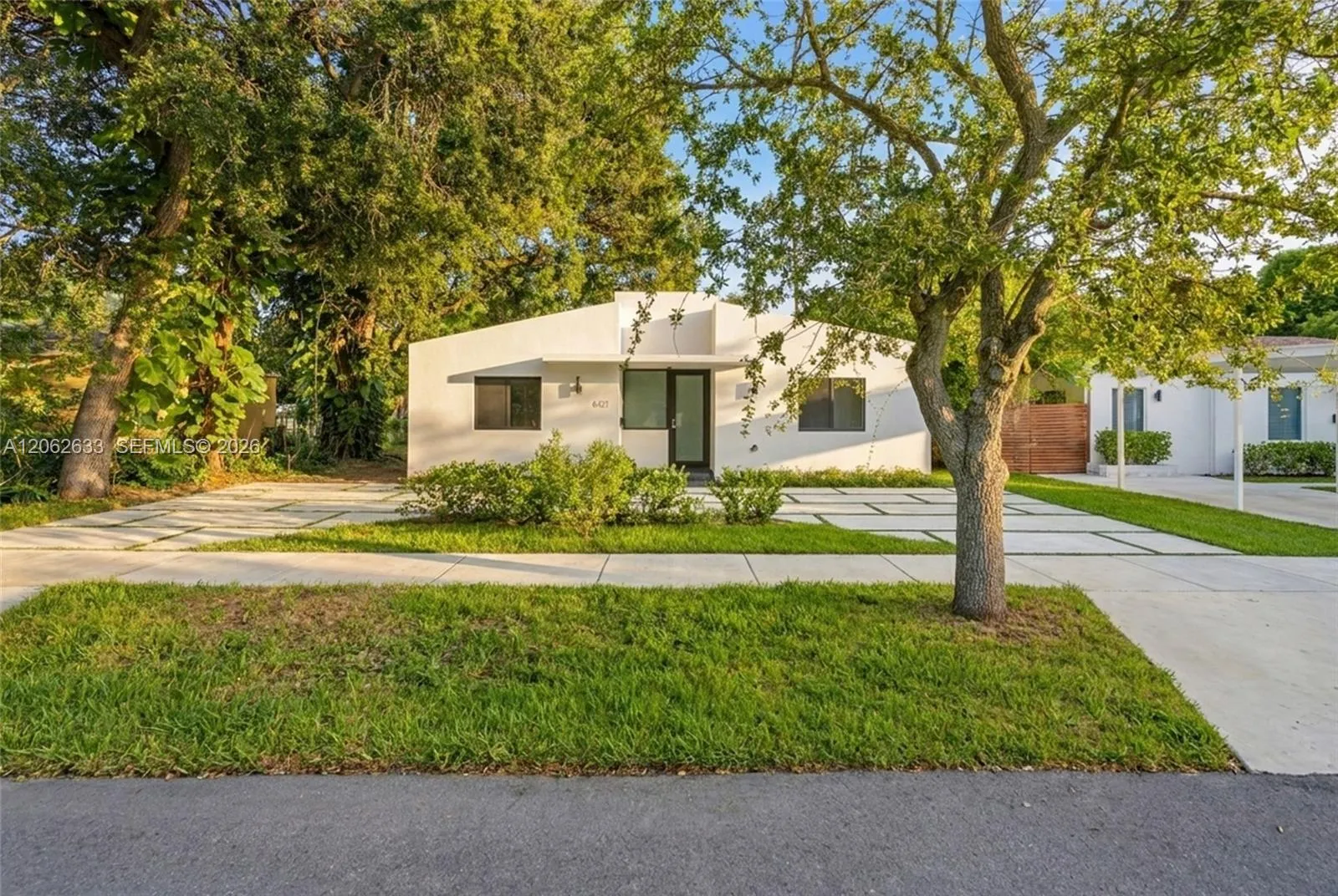 Foto de propiedad en 6421 SW 59th Avenue, South Miami, FL 33143 South Miami con MLS# 