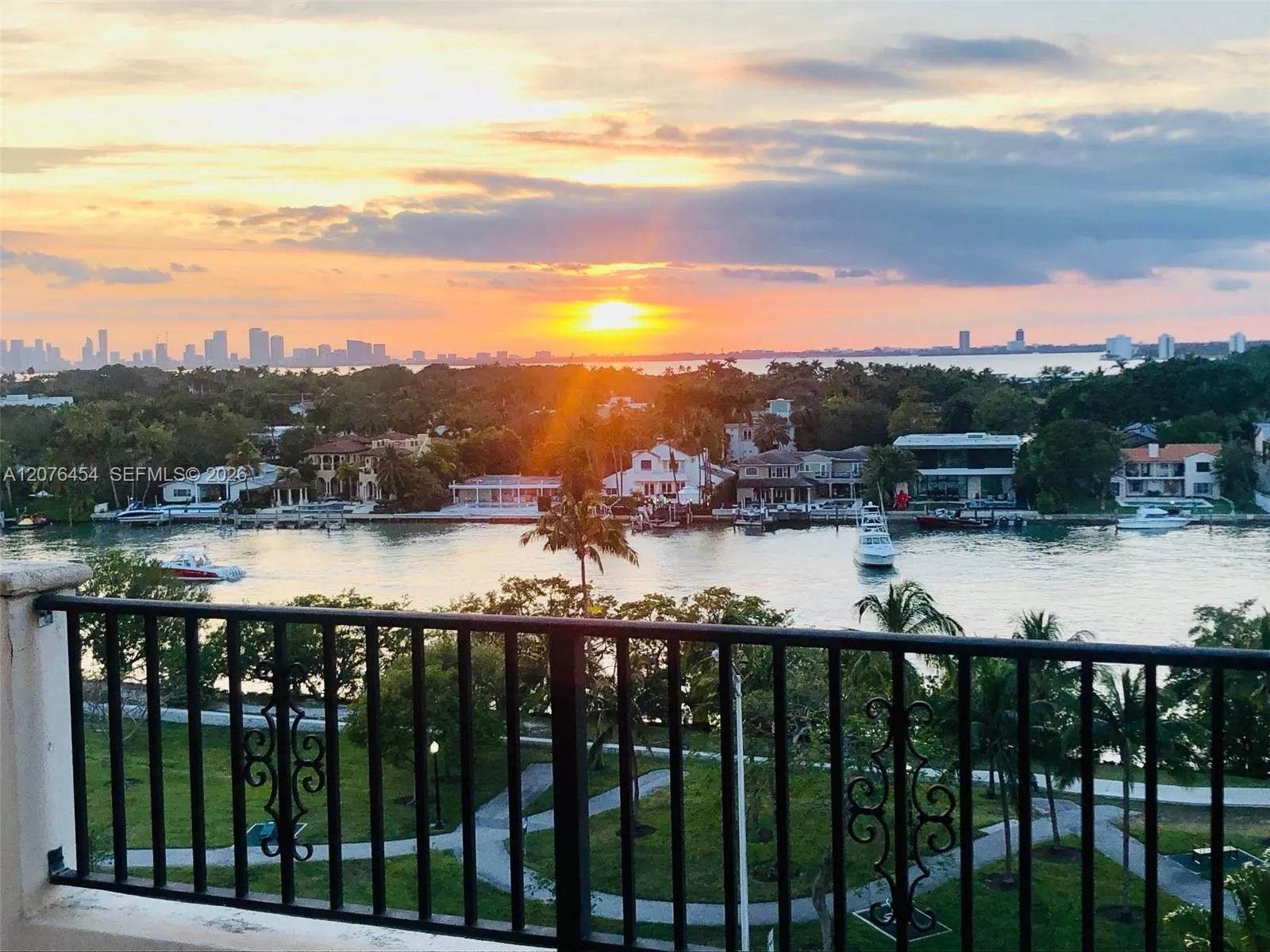 Foto de propiedad en 6422 Collins Avenue 804, Miami Beach, FL 33141 Miami Beach con MLS# 