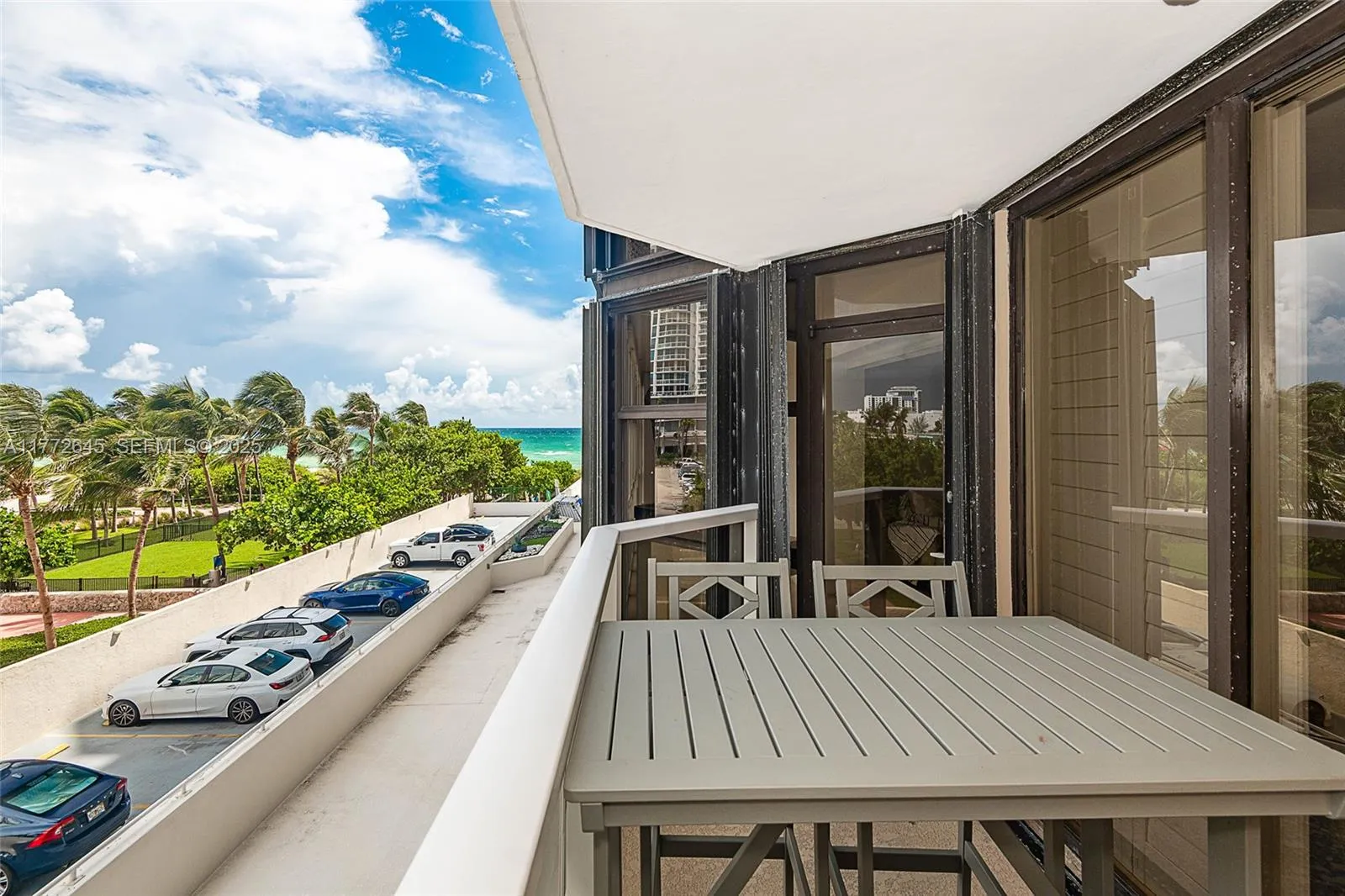 Foto de propiedad en 6423 Collins Avenue 309, Miami Beach, FL 33141 Miami Beach con MLS# 