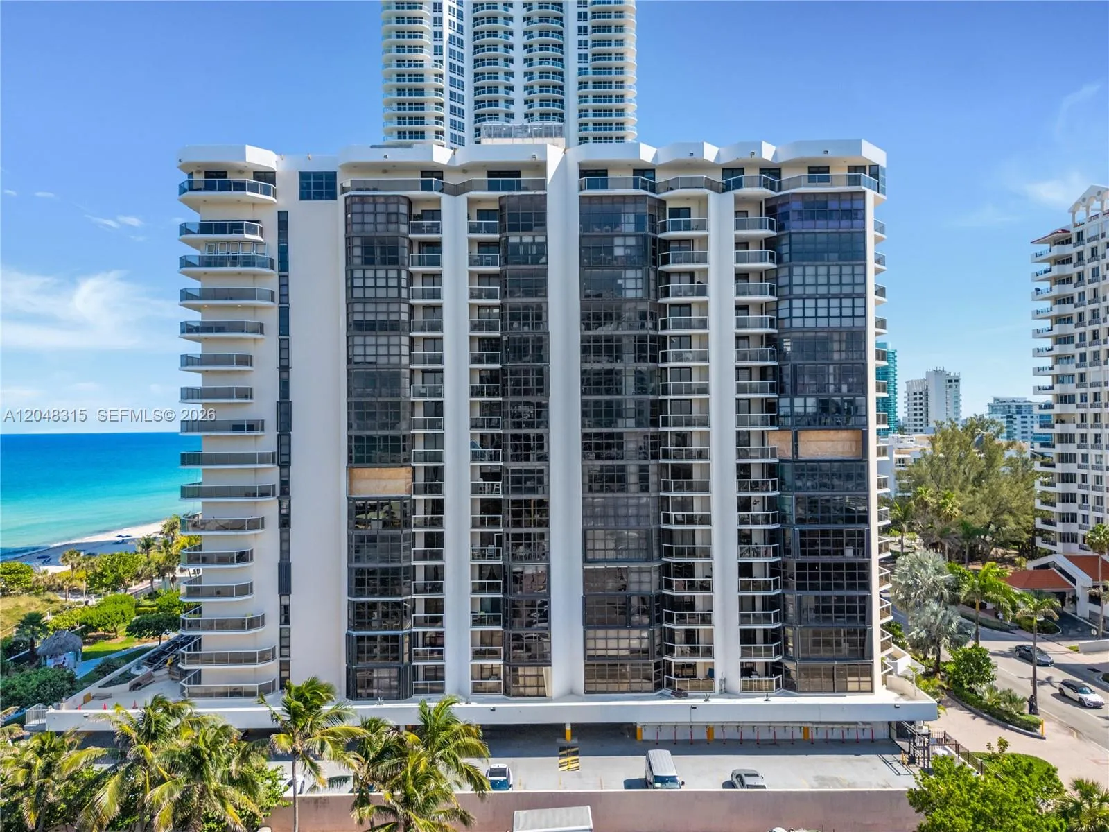 Foto de propiedad en 6423 Collins Avenue 703, Miami Beach, FL 33141 Miami Beach con MLS# 
