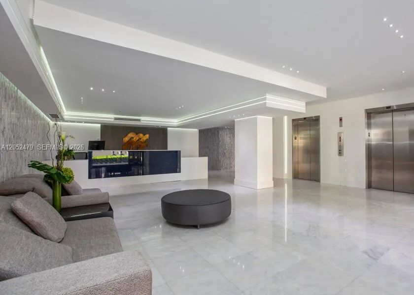 Foto de propiedad en 6423 Collins Avenue 809, Miami Beach, FL 33141 Miami Beach con MLS# 