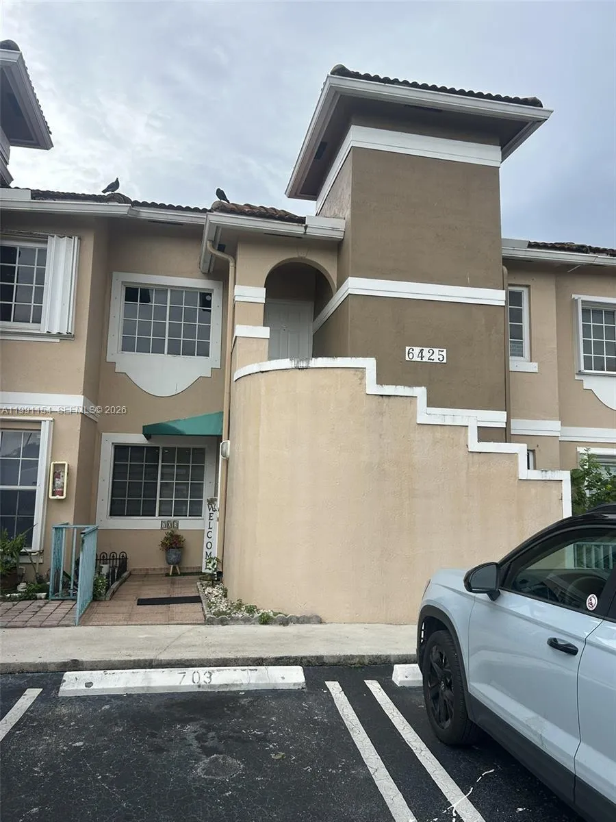Foto de propiedad en 6425 SW 130th Place 704, Miami, FL 33183 Miami con MLS# 