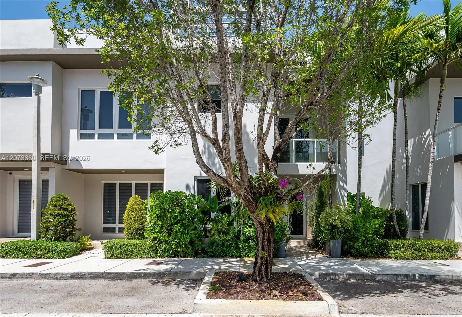 Foto de propiedad en 6428 NW 104th Court, Doral, FL 33178 Doral con MLS# 