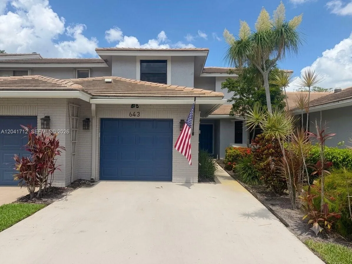Foto de propiedad en 643 Deer Creek North Shore Drive, Deerfield Beach, FL 33442 Deerfield Beach con MLS# 