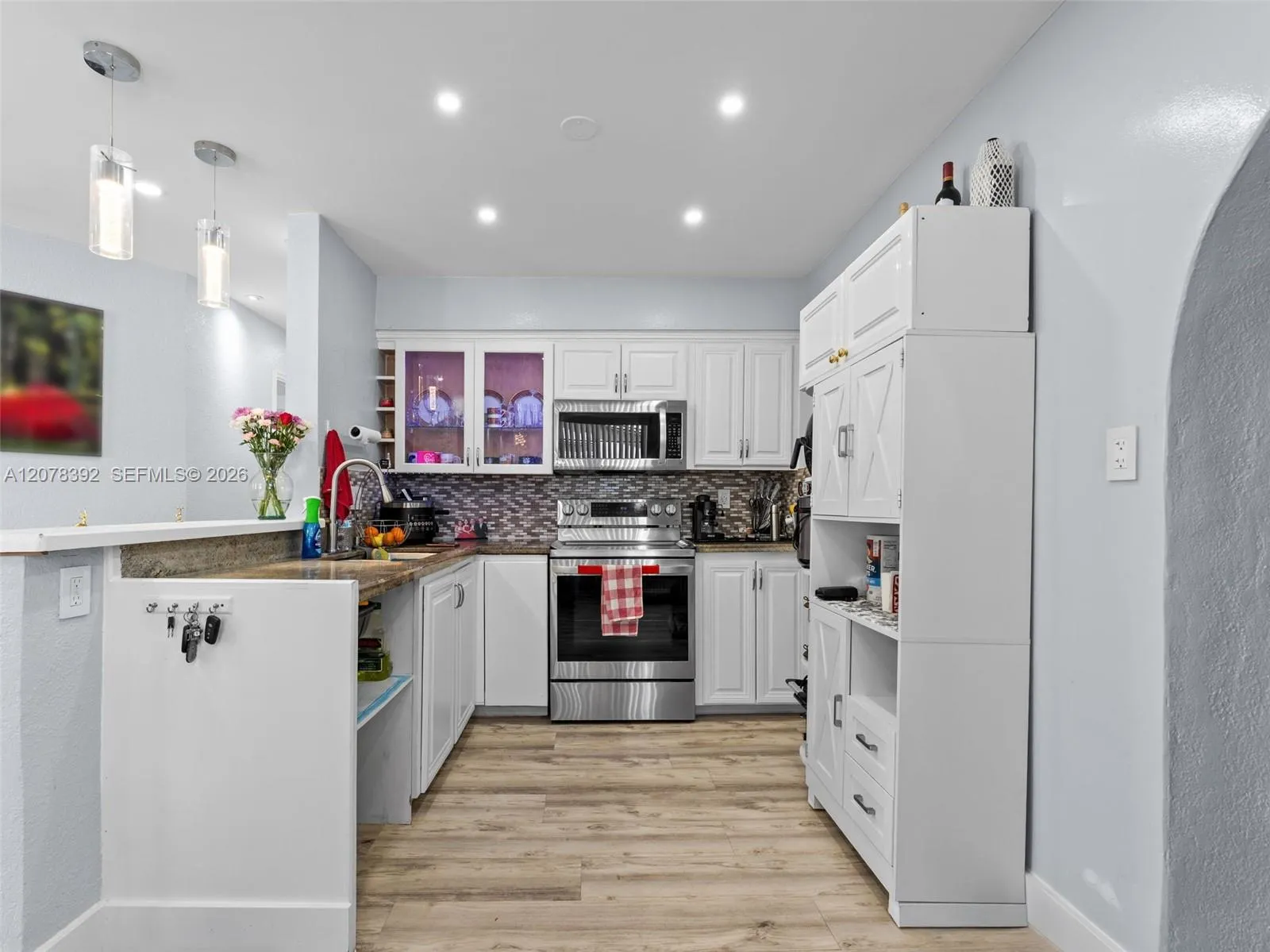 Foto de propiedad en 6432 Perry Street, Hollywood, FL 33024 Hollywood con MLS# 